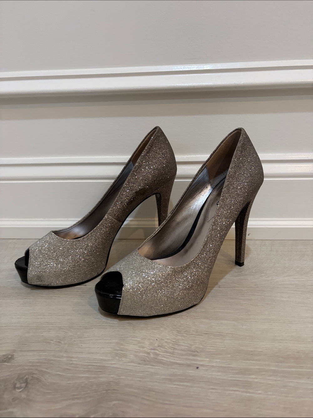 Guess Glitter Peep-Toe High Heels in Silver and Black